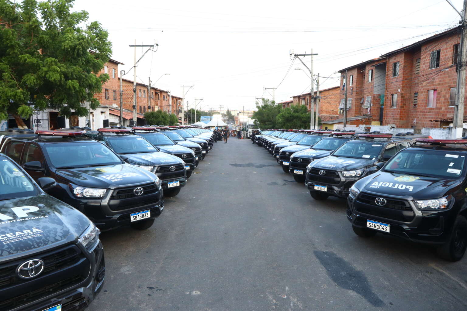 Governo do Ceará entrega 50 novas viaturas para o sistema penitenciário