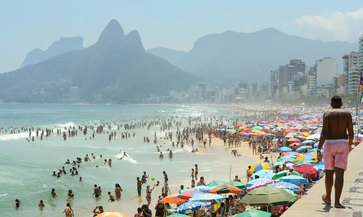 Turistas brasileiros injetarão R$ 148 bi na economia durante o verão