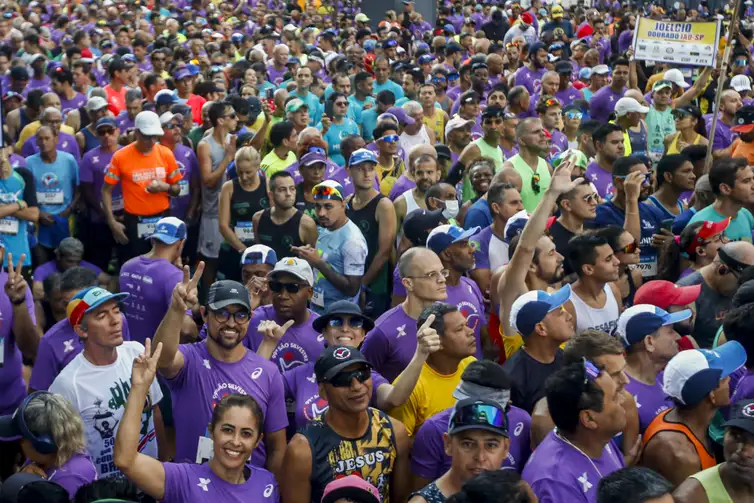 São Paulo (SP), 31/12/2024 - Disputa da 99ª Corrida Internacional da São Silvestre. A tradicional corrida de rua tem expectativa de receber cerca de 37.500 corredores, público recorde.
O percurso da São Silvestre tem largada na Avenida Paulista (entre as ruas Frei Caneca e Augusta), vai até o Centro histórico e volta para a Paulista pela subida da Avenida Brigadeiro Luiz Antônio - difíceis quilômetros finais. Acaba em frente ao prédio da Fundação Cásper Líbero.
Foto: Paulo Pinto/Agência Brasil