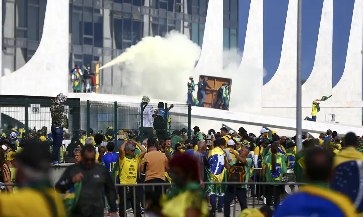 Políticos e jornalistas revivem 8 de janeiro: dia entrou para história