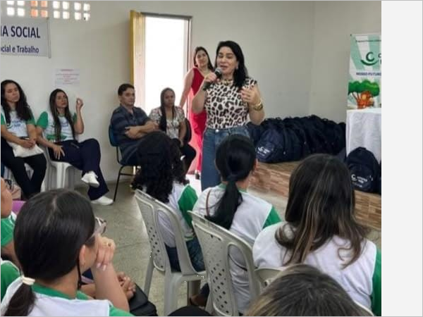 Programa Criança Feliz entrega 40 kits de trabalho para visitadores