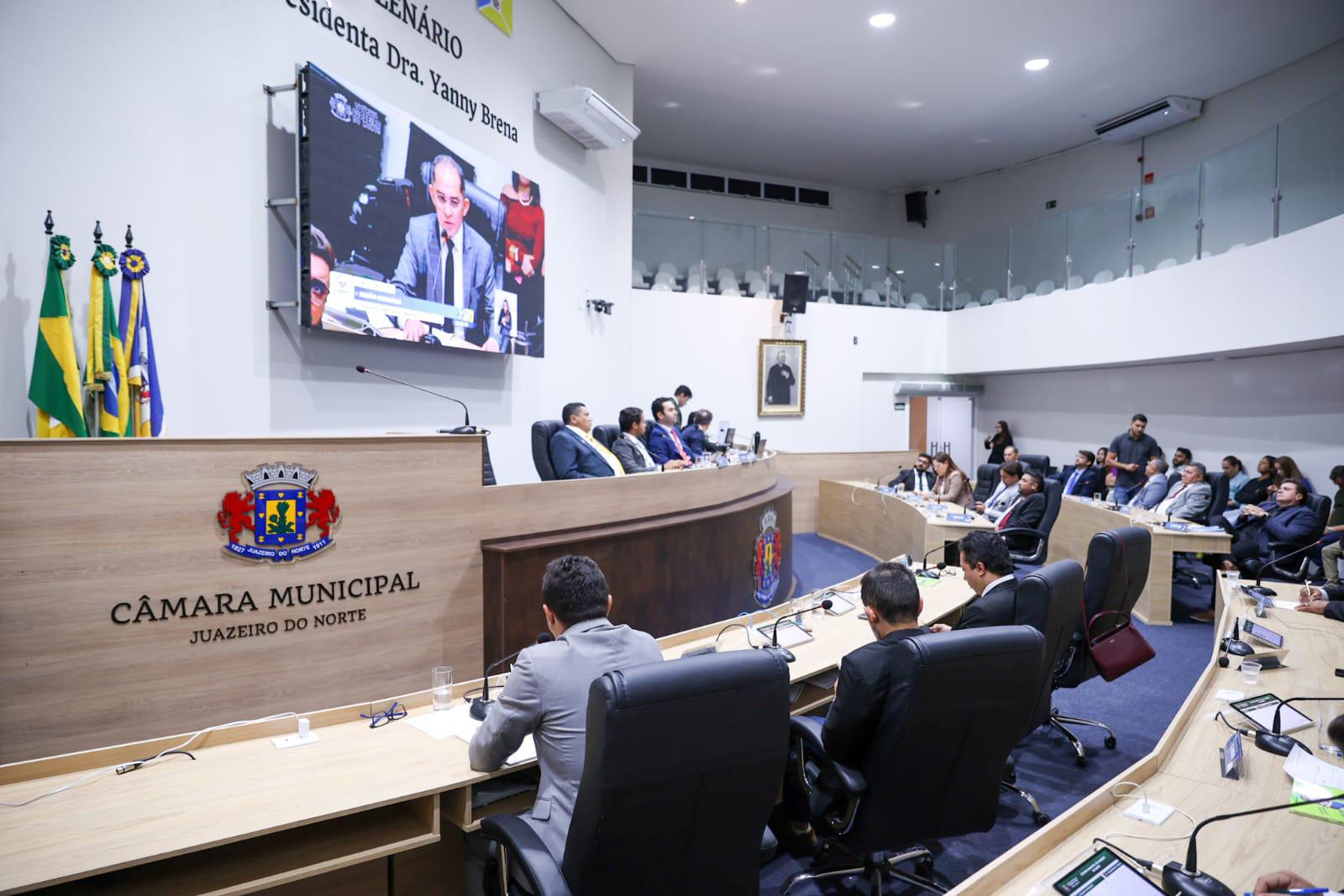 Câmara de Juazeiro encerra semestre com aprovação da LDO 2026 e debate sobre transporte de pacientes do TFD