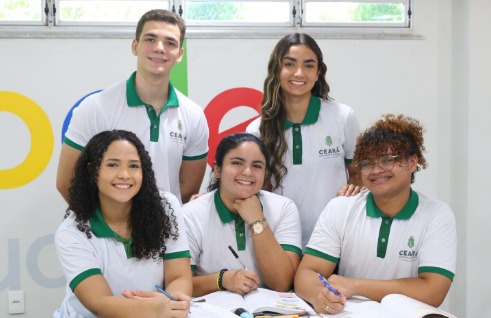 Ceará lidera a inscrição de estudantes da rede pública no Enem 2025