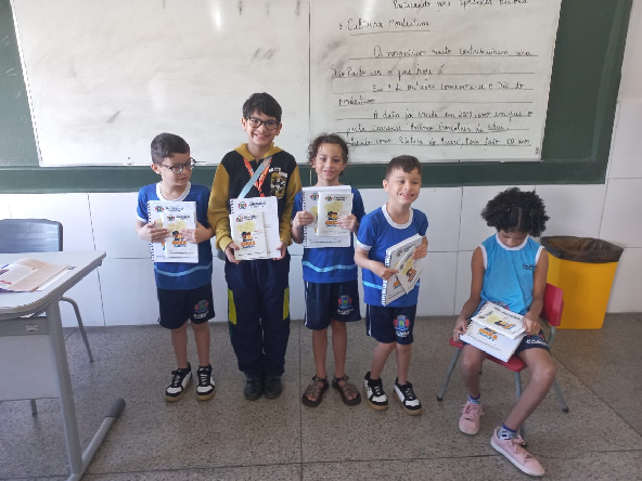 Prefeitura de Juazeiro do Norte realiza nova entrega de kits escolares para alunos da rede municipal