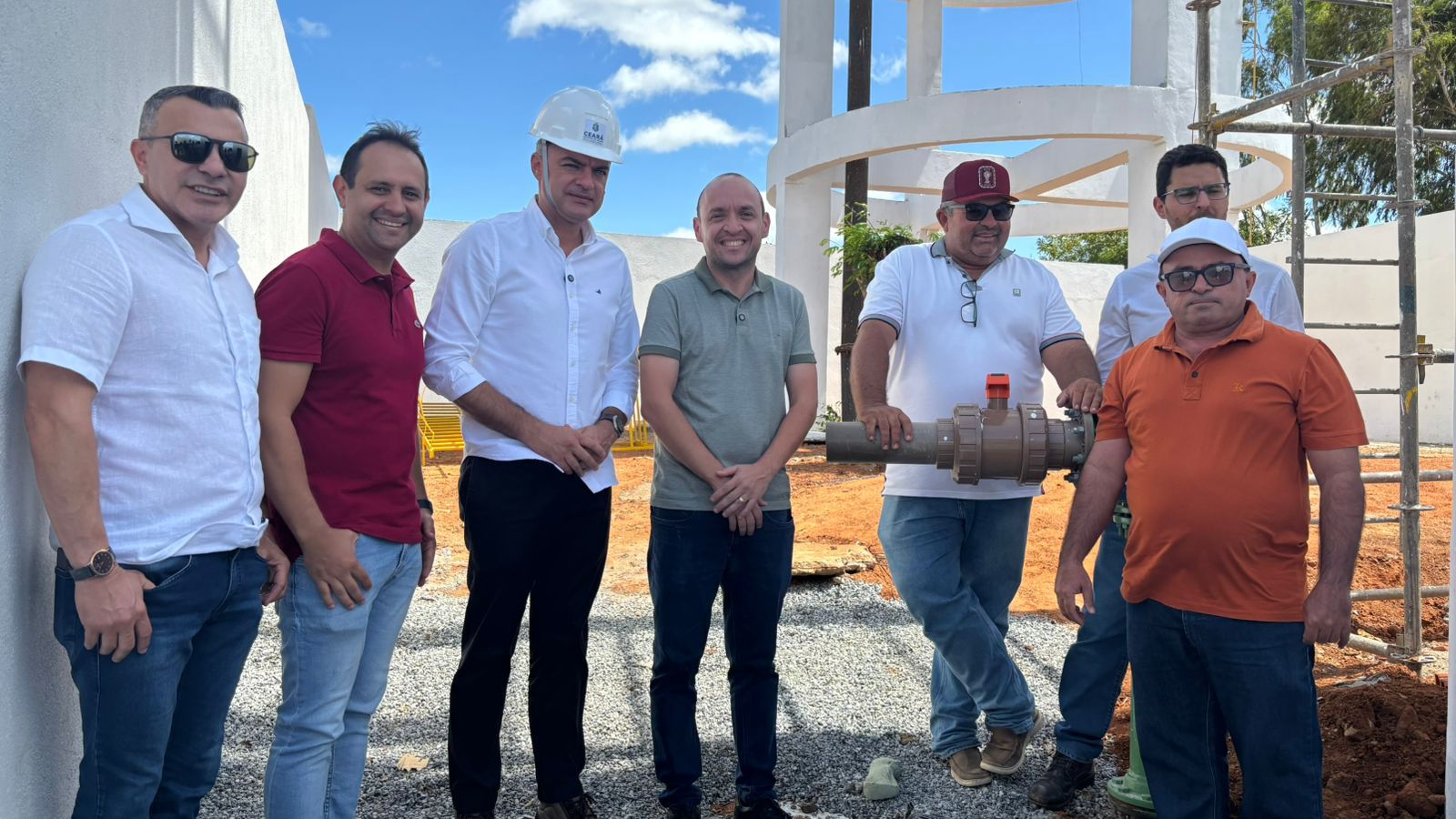 Secretário Fernando Santana visita municípios do Sertão Central beneficiados pelo Projeto Malha D’água