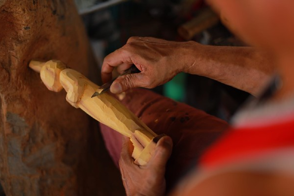 Centro de Artesanato Municipal oferece oficina gratuita sobre escultura em madeira e ex-votos