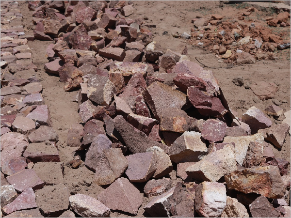 Três ruas de Juazeiro do Norte estão em obras para serviço de pavimentação em pedra tosca