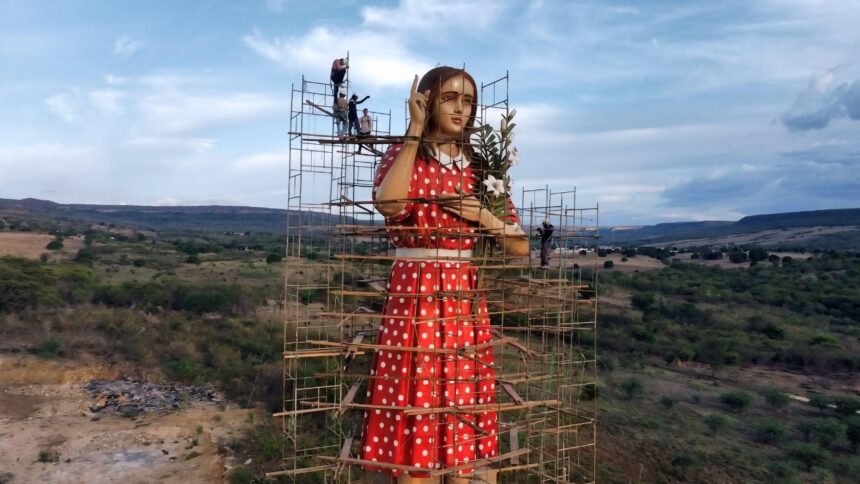 Nova estátua de Benigna é concluída em Santana do Cariri e amplia espaço de devoção religiosa