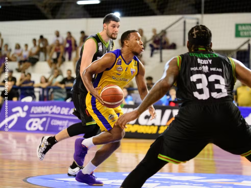 Fortaleza Basquete Cearense derrota Osasco e sobe na tabela do NBB