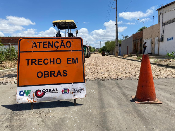 5 localidades terão serviços de drenagem e pavimentação nesta semana em Juazeiro do Norte