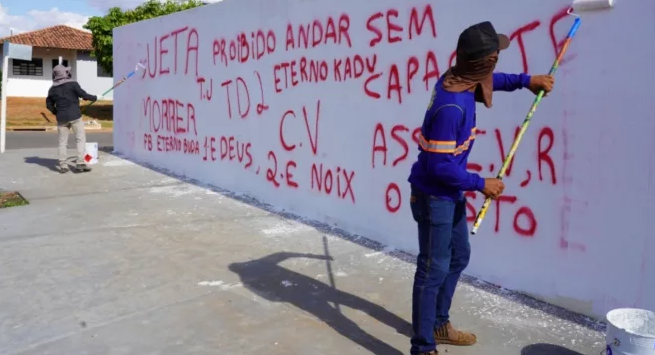 Juazeiro do Norte orienta gestores a registrar e comunicar pichações com indícios de facções em prédios públicos