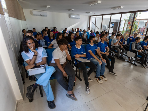 Biblioteca Municipal de Juazeiro do Norte promove palestra sobre violência contra mulheres
