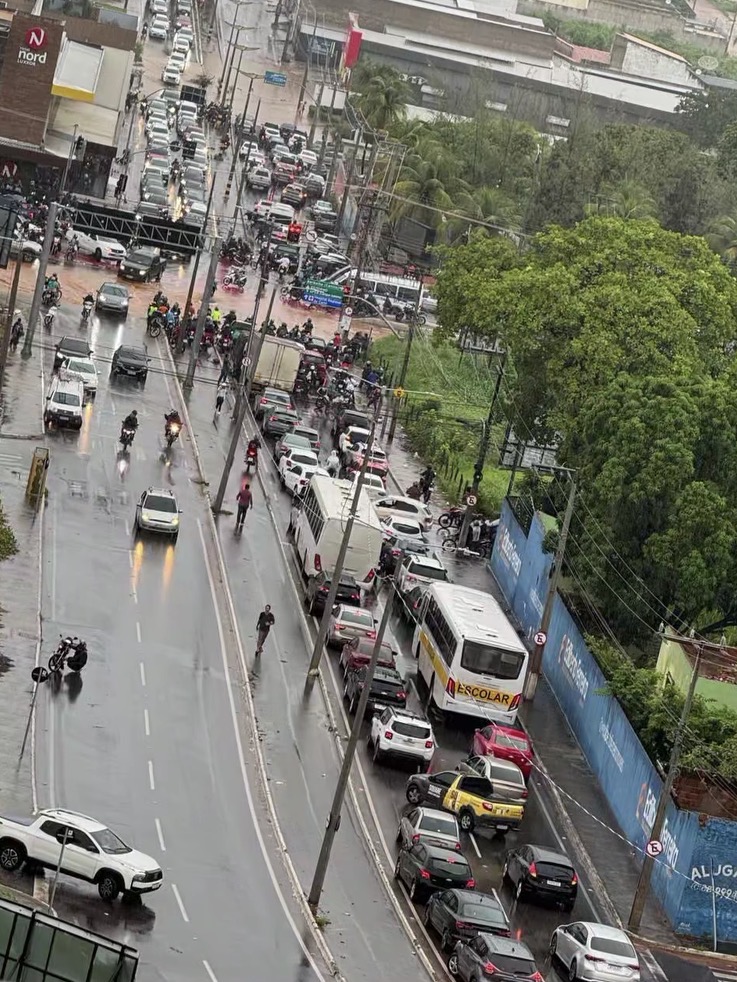 Juazeiro do Norte amanhece sob fortes chuvas e trânsito registra congestionamentos nesta terça (3)