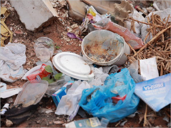 Descarte irregular de lixo agrava alagamentos durante período de chuvas em Juazeiro do Norte