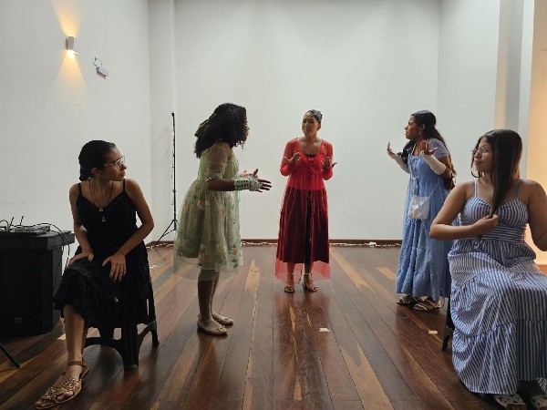 Escola de Saberes Daniel Walker oferta curso livre de teatro para estudantes da rede municipal de Juazeiro do Norte