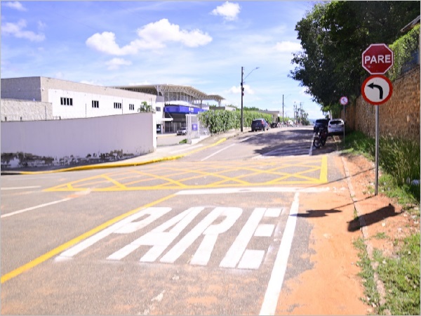 Departamento Municipal de Trânsito realiza mudança de sentido em vias do bairro Lagoa Seca