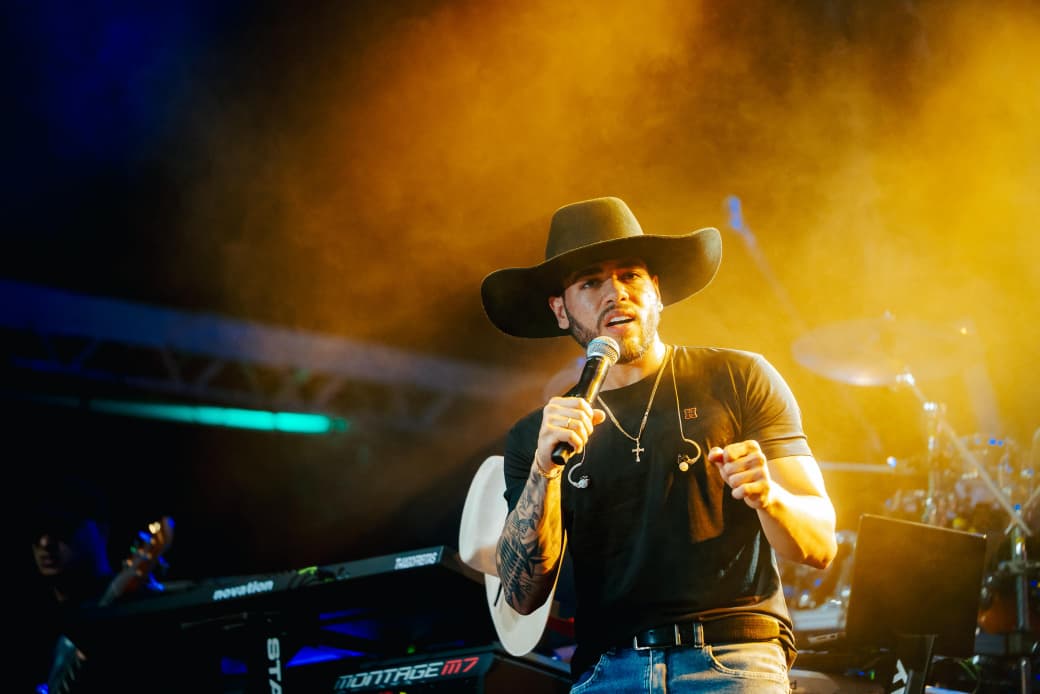 Thiago Freitas traz o sertão e o romantismo do forró ao Festival Juaforró nesta sexta-feira